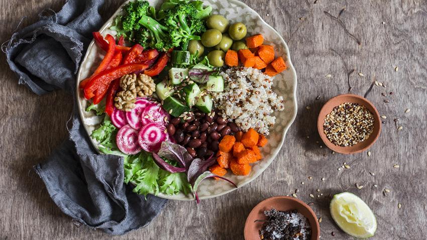 Detox Gemüse Salat Rezept mit Superfoods auf STRIKE magazin
